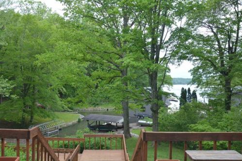 8055 Lakewood Dr, Unionville, IN 47468-9576