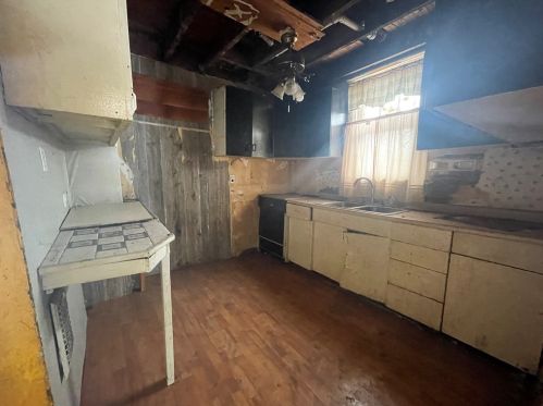 2206 Hawthorne Ave, Pittsburgh PA 15205-4520 exterior