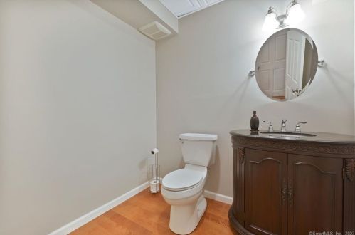 42 Vintage Ln, Wapping CT  06074-1616 exterior