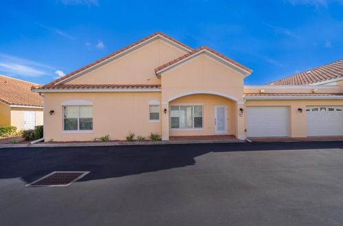 251 David Walker Dr, Tavares, FL 32778-5749