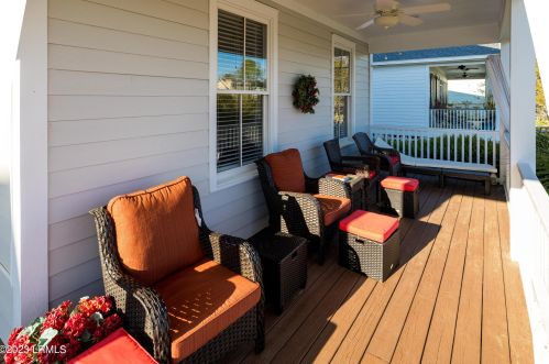 49 Holbrook Dr, Beaufort, SC 29902-5717