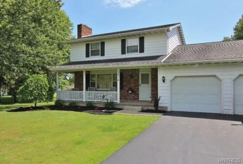 7316 Akron Rd, Pendleton, NY 14094-6263
