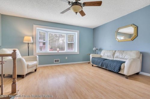 34 Wyoming Dr, Jackson Twp NJ  08527-1544 exterior