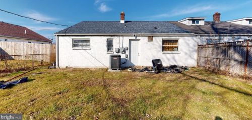 301 Sheridan Dr, New Castle DE  19720-2144 exterior