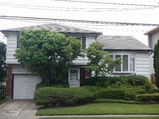 166 Whitman Dr, Brooklyn, NY 11234-6729