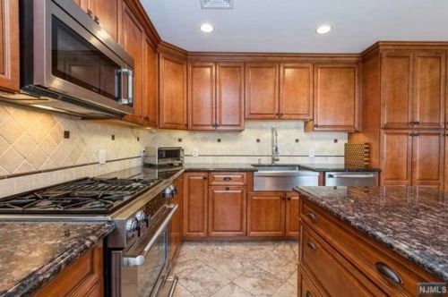 102 Pawnee Ave, Oakland NJ  07436-3724 exterior