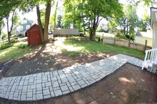 135 Autumn St, Manchester CT  06040-5519 exterior