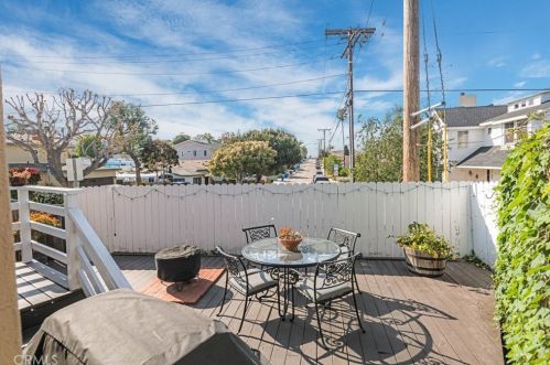 1703 Speyer Ln, Redondo Beach CA  90278-4729 exterior