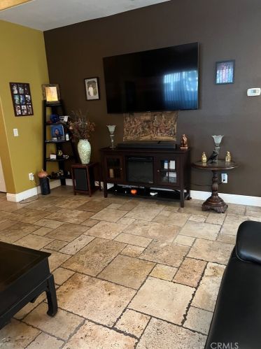 9076 Sylmar Ave, Van Nuys CA  91402-1912 exterior