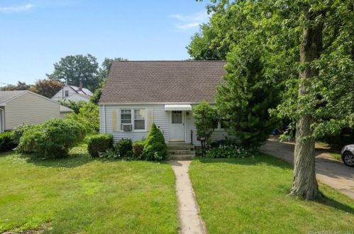 194 Meadows End Rd, Milford, CT 06460-5638