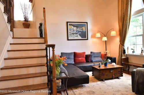 7 Lily Ln, Piscataway NJ  08854-6670 exterior