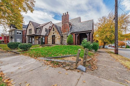 925 8th Ave, Beaver Falls, PA 15010-4503