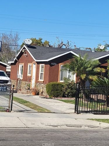 11255 Duncan Ave, Lynwood, CA 90262-3040