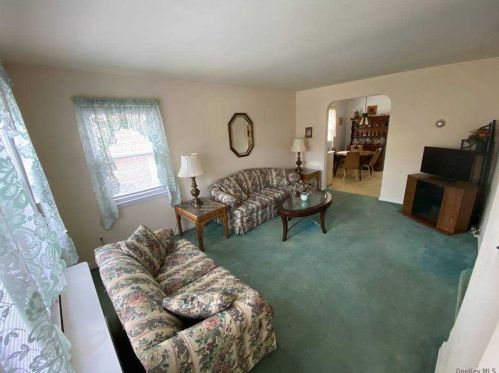 24746 87th Dr, Jamaica, NY 11426-2002