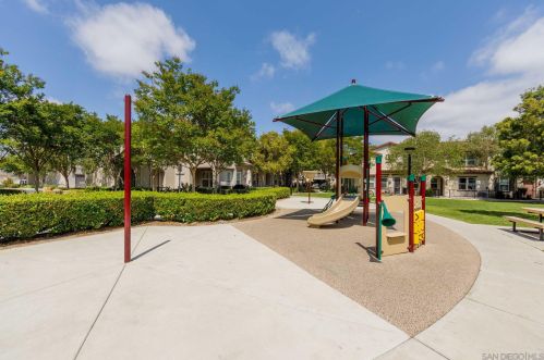 227 Calle Del Sol, Vista CA  92083-3624 exterior