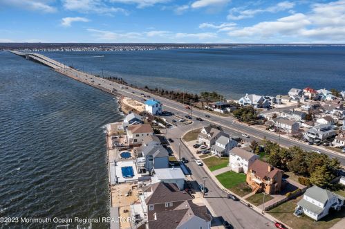 316 Sunset Dr, Pelican Island NJ  08751-2225 exterior