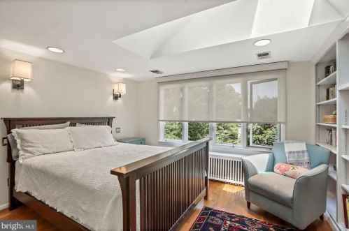 4600 Asbury Pl, Washington DC 20016-4326 exterior