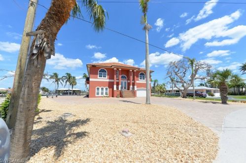 291 Randy Ln, Fort Myers Beach, FL 33931-4009