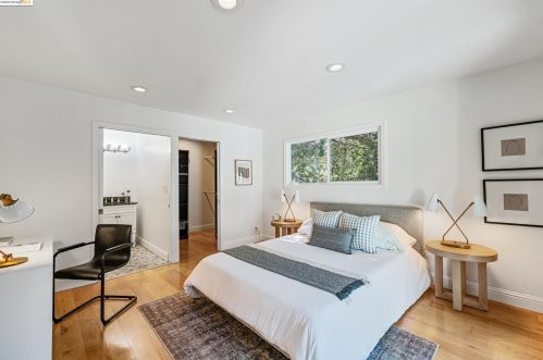 8437 Golf Links Rd, Oakland CA  94605-4118 exterior