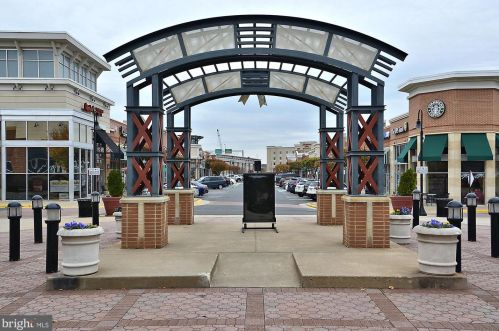 7204 Little Thames Dr, Gainesville VA  20155-4021 exterior