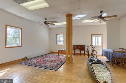 6411 Devonshire Hts Rd, Harrisburg PA 17111-4818 exterior