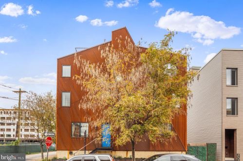 2401 Emerald St, Philadelphia PA  19125-1204 exterior