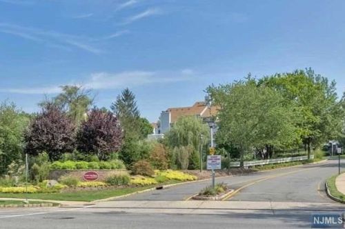 14 Gentry Dr, Englewood NJ  07631-5033 exterior