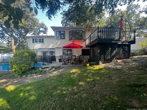 11 Camelot Dr, Norwalk CT 06850-2413 exterior