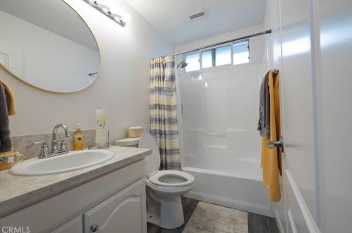 6103 Michelson St, Lakewood CA  90712-1413 exterior