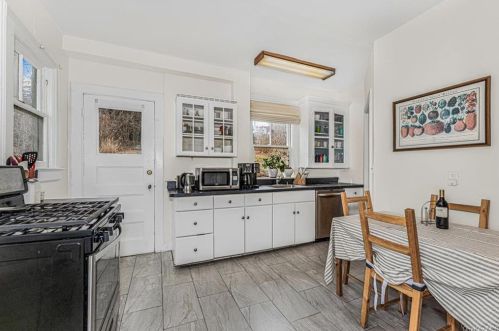 4 Wallace Pl, White Plains NY  10606-3211 exterior