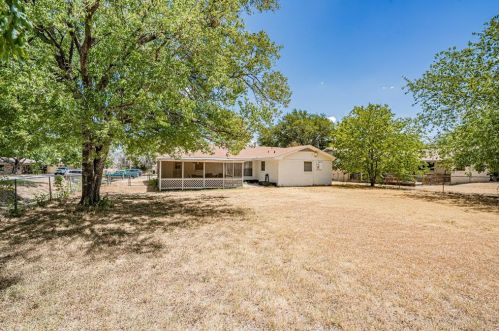 312 Ables St, Granbury, TX 76048-1806
