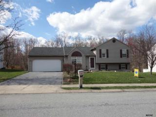 525 Crossing Way, Strinestown PA  17345-1538 exterior