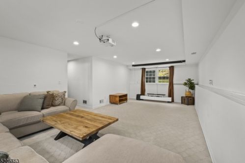 90 Sun Vly Way, Greystone Park NJ 07950-1913 exterior