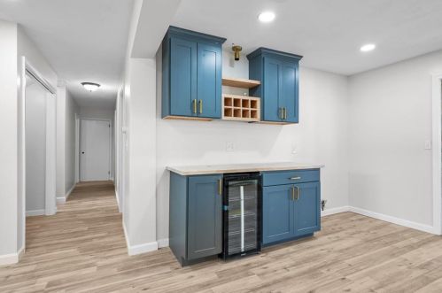 5 Baldwin Dr, Providence RI  02919-1512 exterior