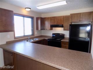 1898 30th Ave, Grand Forks ND  58201-8907 exterior