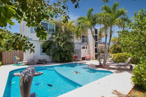 202 Anglers Dr, Marathon, FL 33050-5417
