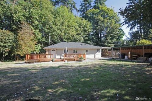 1102 200th St, Seattle, WA 98155-1136