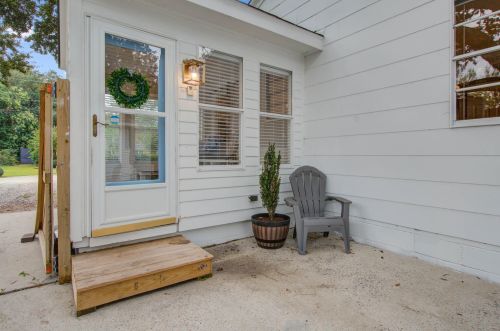 1490 Hindman Ave, Mount Pleasant SC 29464-4837 exterior