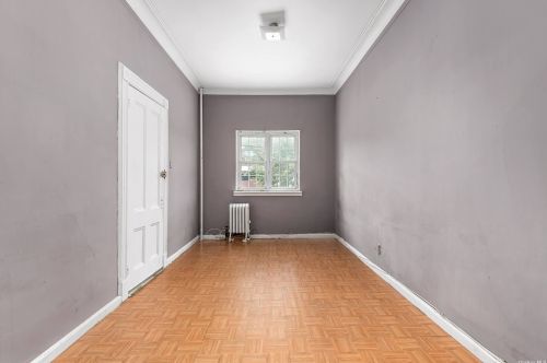 48-19 39th St, Long Island City, NY 11104-0042