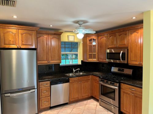 1111 31st Ct, Hollywood FL  33021-5512 exterior