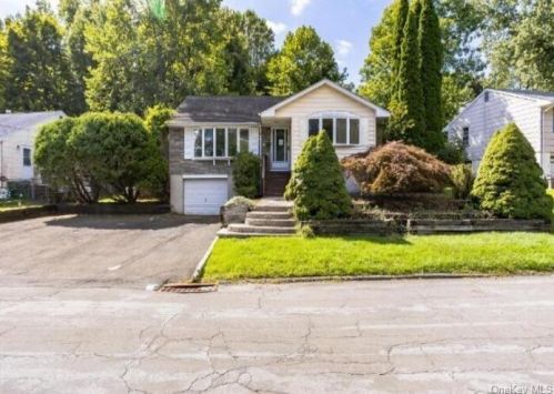 91 Capt Shankey Dr, Garnerville, NY 10923-1324