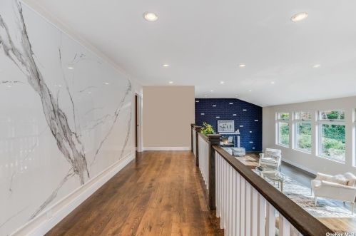 2 Blue Sea Ln, Great Neck NY  11024-1504 exterior