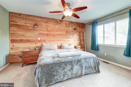 352 Winding Way, Norristown PA  19406-2633 exterior