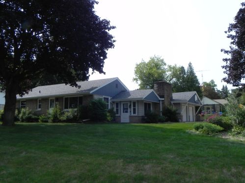 14107 Prospect Pl, Waukesha, WI 53151-1646