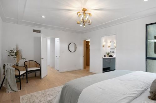 4070 Bakman Ave, North Hollywood CA  91602-3302 exterior