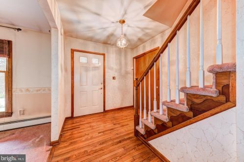 161 Forrest Dr, Southampton, PA 18966-2152