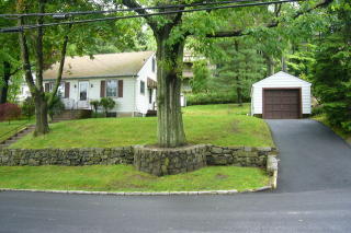 29 Carriere Ave, Ardsley, NY 10502-2134