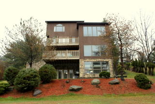 561 Deer Hill Rd, Wilkes Barre, PA 18708-9511