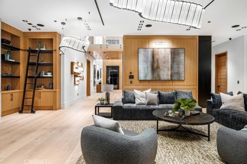 4508 Haskell Ave, Van Nuys CA  91436-3148 exterior