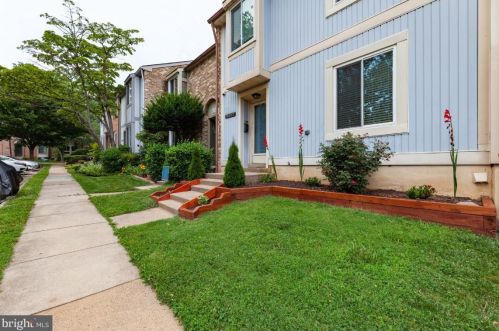 6057 Hollow Knoll Ct, Springfield, VA 22152-1421